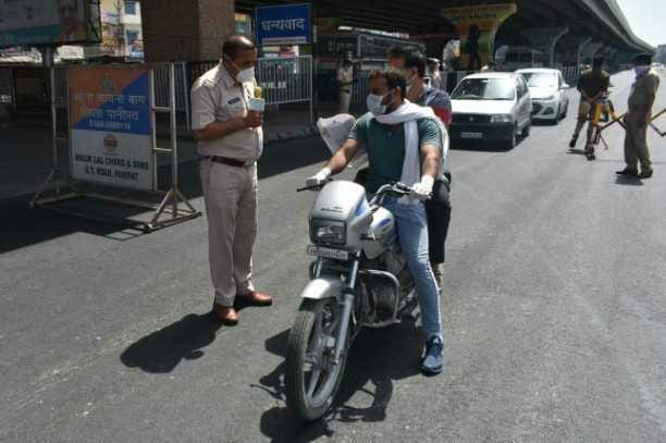 panipat police keeping social distancing